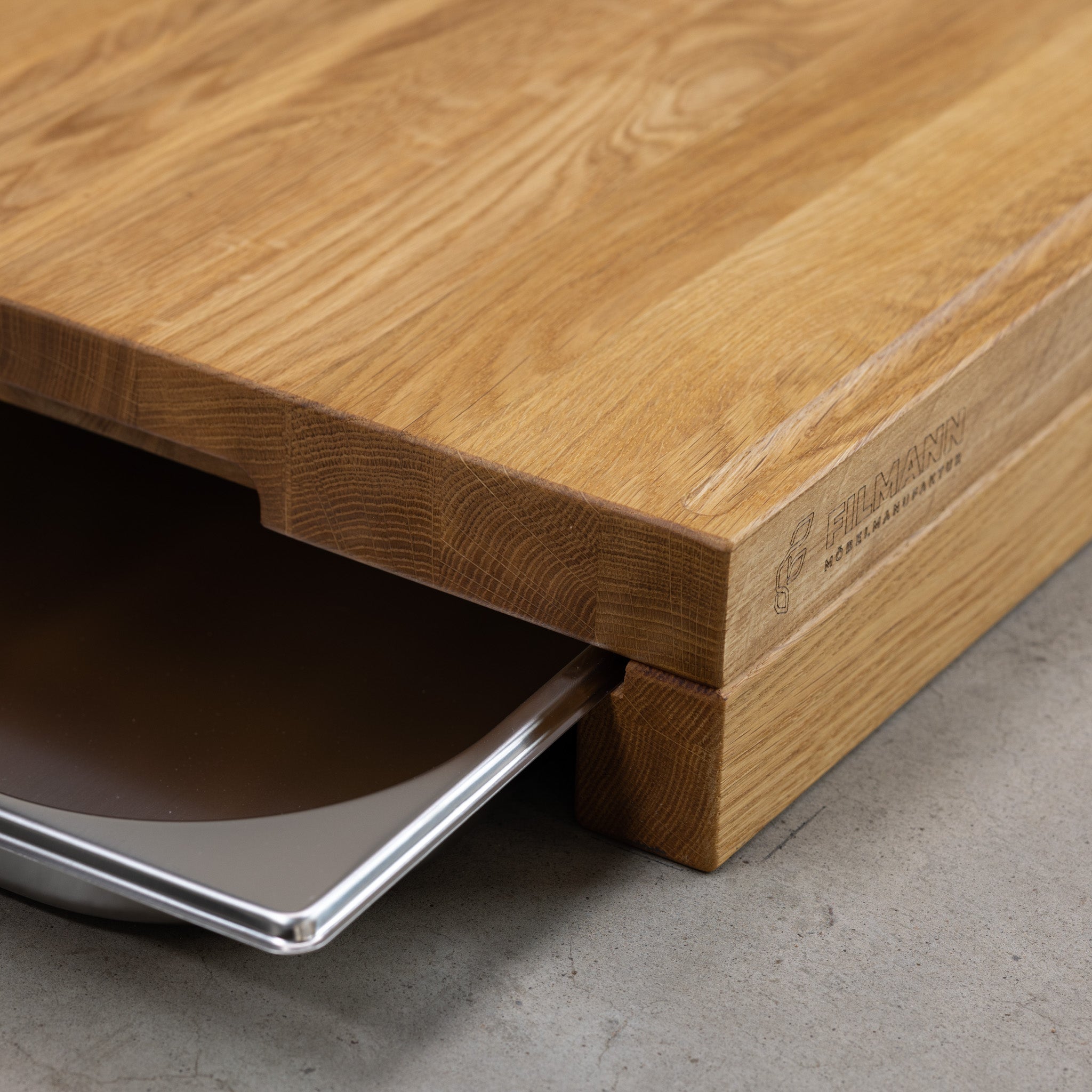 Premium Schneidebrett mit Auffangschalen - Massive Eiche (55 x 38 x 9 cm)